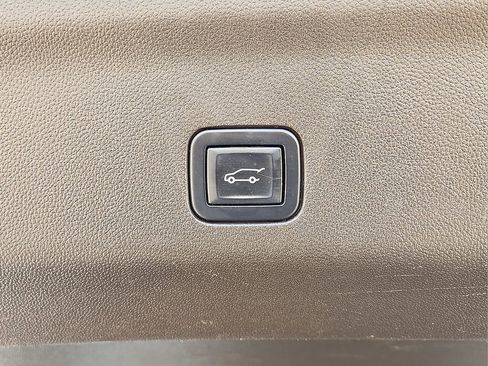 Used 2022 Chevrolet Tahoe Z71 image 14