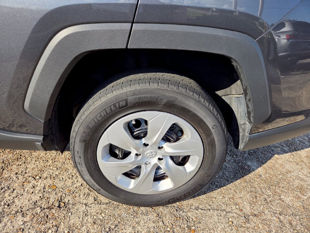 Used 2025 Toyota RAV4 LE AWD/4WD image 25