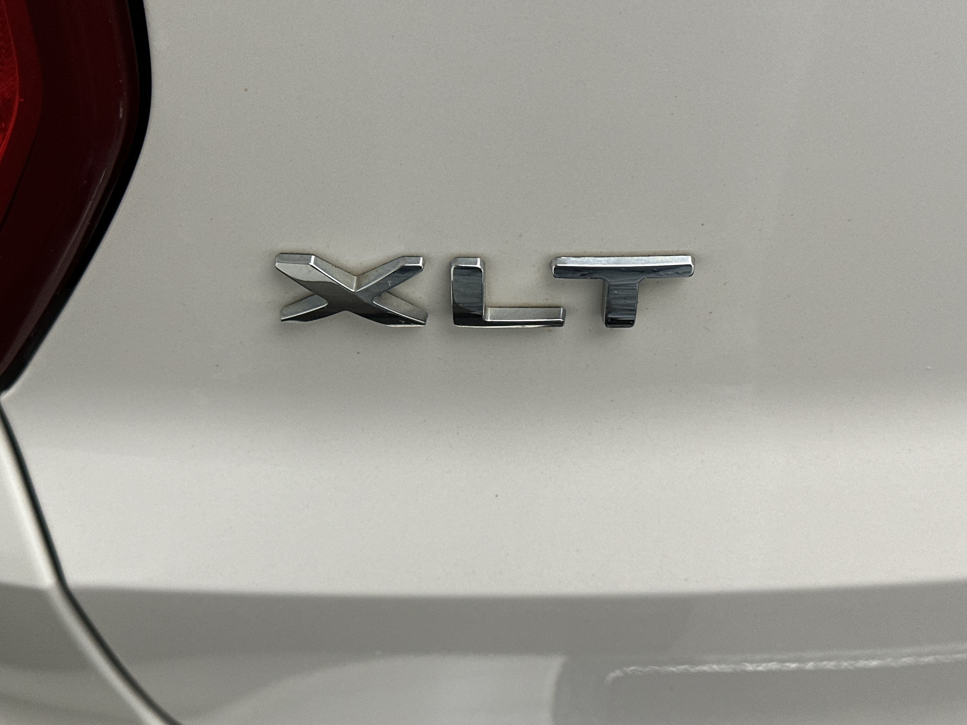 Used 2018 Ford Explorer XLT w/ Equipment Group 202A AWD/4WD image 13