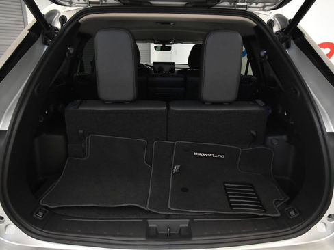 Used 2025 Mitsubishi Outlander SE image 33