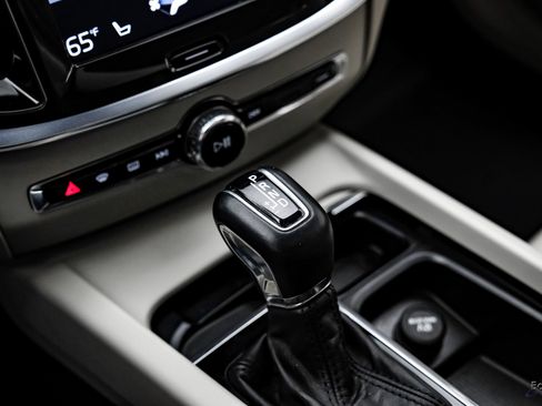 Used 2020 Volvo V60 T5 Momentum w/ Protection Package Premier image 51