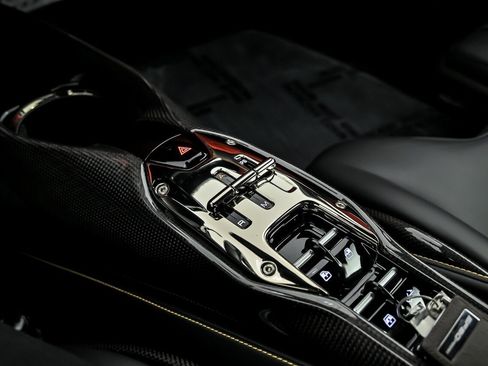 Used 2022 Ferrari SF90 Spider image 45