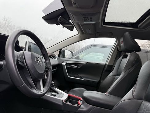 Used 2020 Toyota RAV4 TRD Off-Road image 9