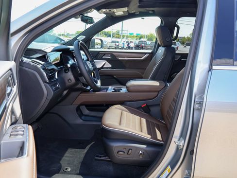 New 2027 GMC Acadia Denali Ultimate w/ LPO, Floor Liner Package AWD/4WD image 8