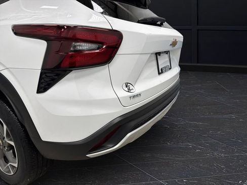 Used 2024 Chevrolet Trax LT w/ Driver Confidence Package image 32