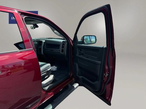 Used 2018 RAM 1500 Express AWD/4WD image 25