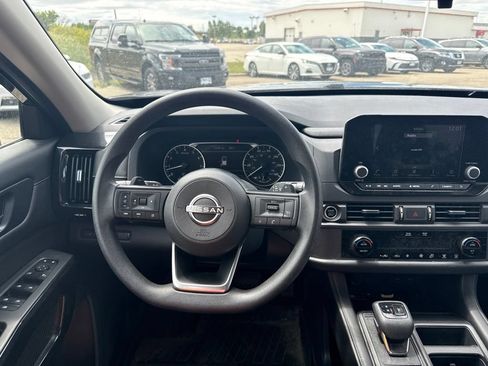 Used 2023 Nissan Pathfinder S AWD/4WD image 12