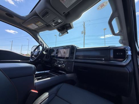 Used 2025 Ford F250 Lariat w/ Lariat Ultimate Package AWD/4WD image 25