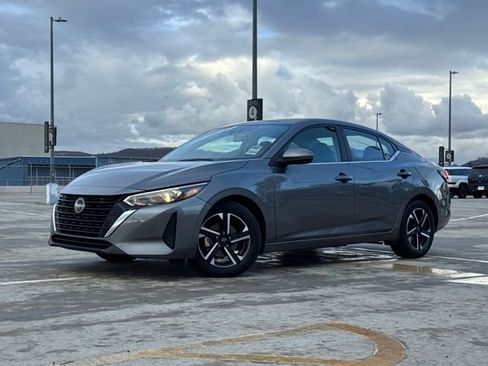 Used 2024 Nissan Sentra SV image 2