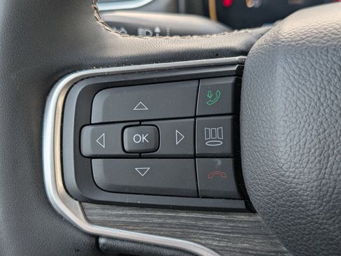 Used 2024 Jeep Wagoneer L Series II RWD image 18