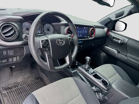 Used 2022 Toyota Tacoma TRD Sport w/ Technology Package image 7