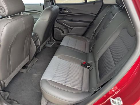 Used 2025 Chevrolet Trax LT FWD image 26