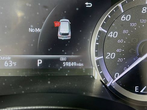 Used 2022 Toyota Highlander XLE AWD/4WD image 11