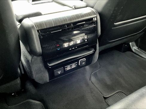 Used 2024 Jeep Wagoneer Series II w/ Flexible Seating Group AWD/4WD image 10
