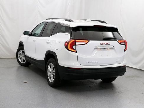 Used 2023 GMC Terrain SLE w/ Driver Convenience Package image 8