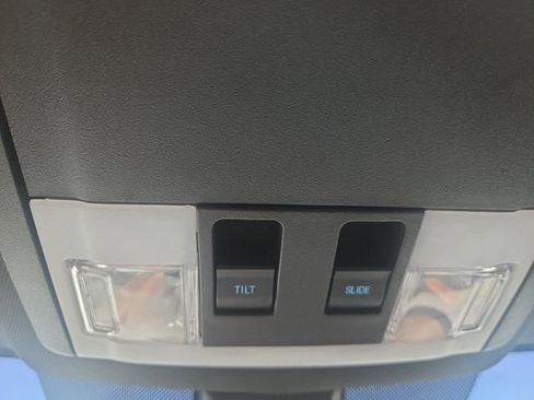 Used 2019 Ford Taurus Limited AWD/4WD image 16