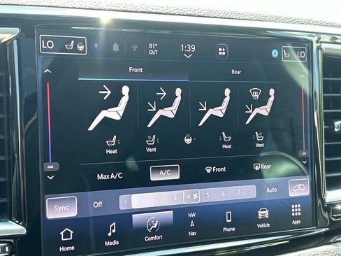 Used 2023 Chrysler Pacifica Limited FWD image 45