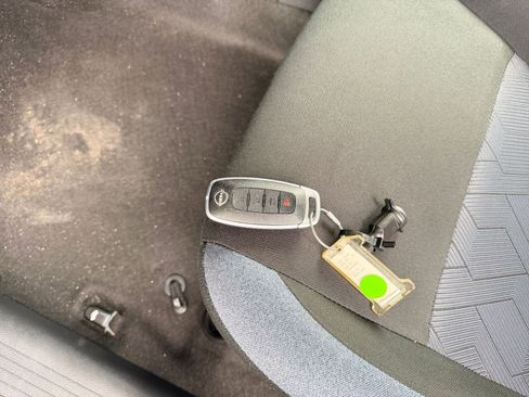 Used 2025 Nissan Versa SV image 21