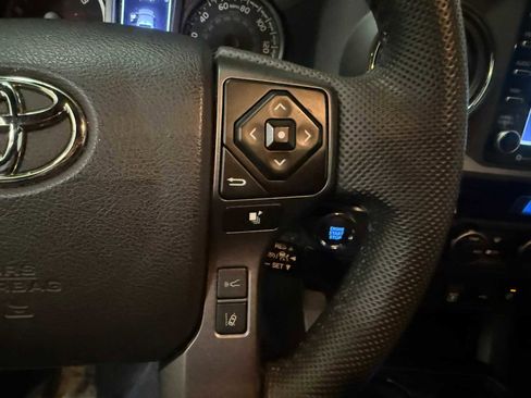 Certified 2022 Toyota Tacoma TRD Off-Road image 30