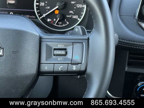 Used 2025 Nissan Rogue SV image 17