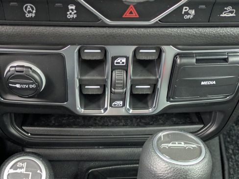 New 2026 Jeep Gladiator Sport AWD/4WD image 22