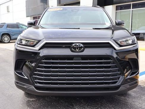 Used 2024 Toyota Grand Highlander XLE image 2