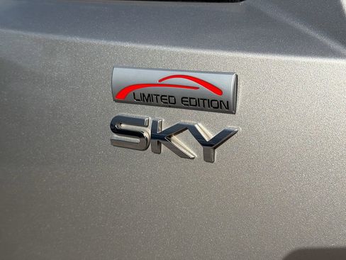 Used 2007 Saturn Sky image 11