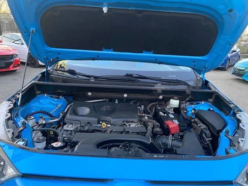 Used 2020 Toyota RAV4 LE FWD image 38