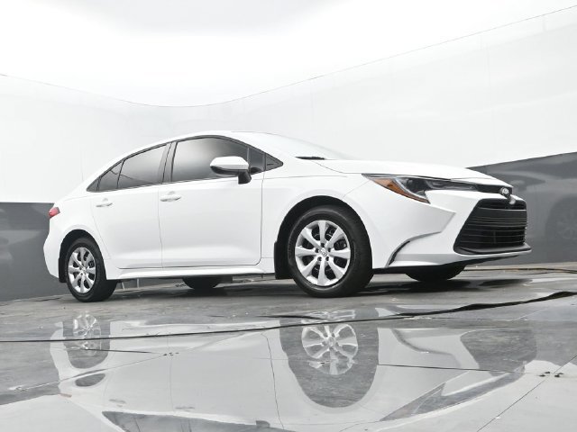 Used 2025 Toyota Corolla LE FWD image 22
