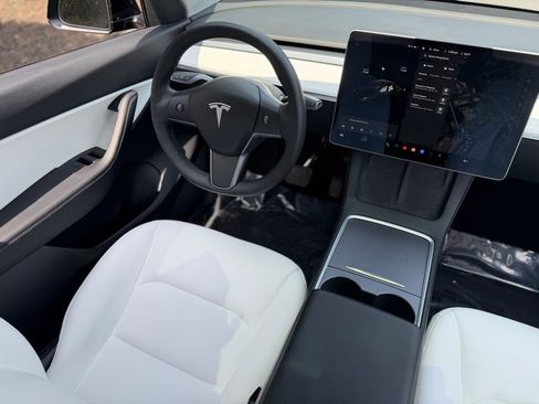 Used 2021 Tesla Model Y Long Range image 41