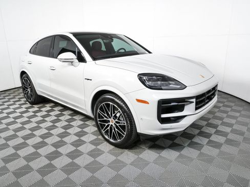 Certified 2026 Porsche Cayenne E-Hybrid Coupe AWD/4WD image 27
