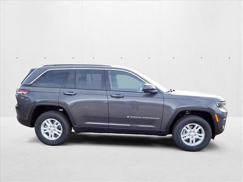 New 2025 Jeep Grand Cherokee Laredo w/ Luxury Tech Group I image 5