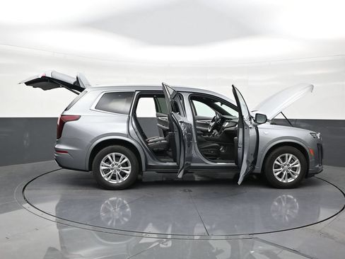 Used 2024 Cadillac XT6 Luxury FWD image 29