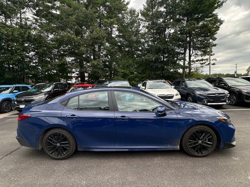 Used 2025 Toyota Camry SE w/ Multimedia Upgrade Package FWD image 4