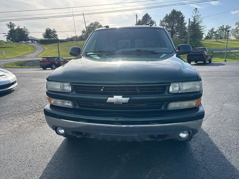 Used 2004 Chevrolet Suburban Z71 w/ Preferred Equipment Group image 2