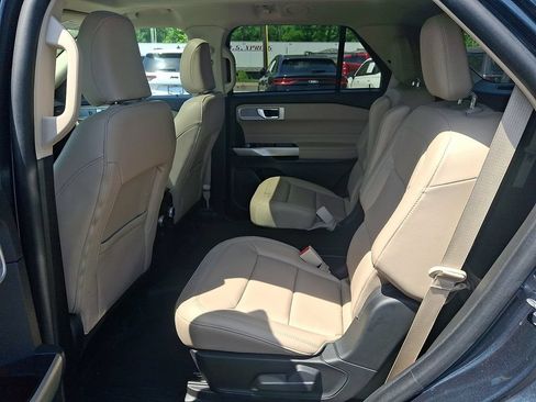 Used 2023 Ford Explorer XLT w/ Equipment Group 202A AWD/4WD image 11