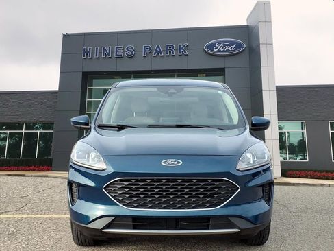 Certified 2020 Ford Escape SE image 2