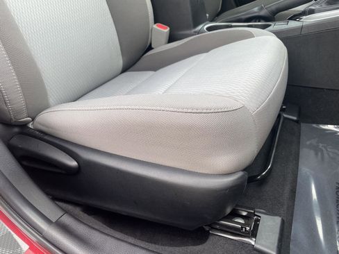 Used 2018 Toyota Corolla LE FWD image 10