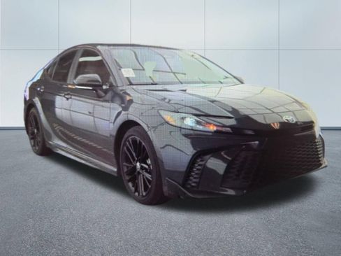 Used 2025 Toyota Camry SE FWD image 2