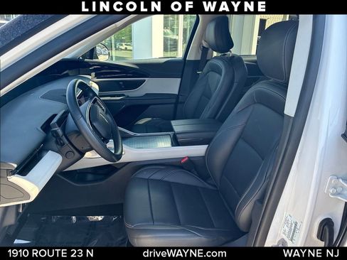 Certified 2024 Lincoln Nautilus Premier AWD/4WD image 12