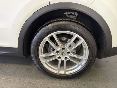 Certified 2023 Porsche Cayenne AWD/4WD image 11