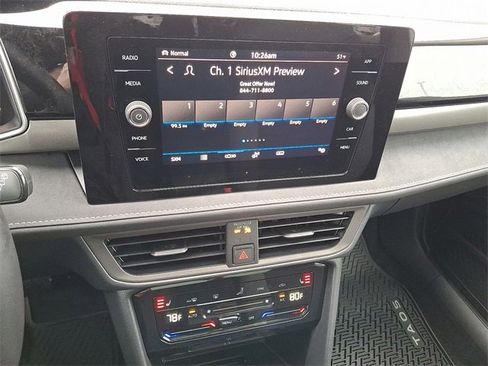 New 2026 Volkswagen Taos SE image 9