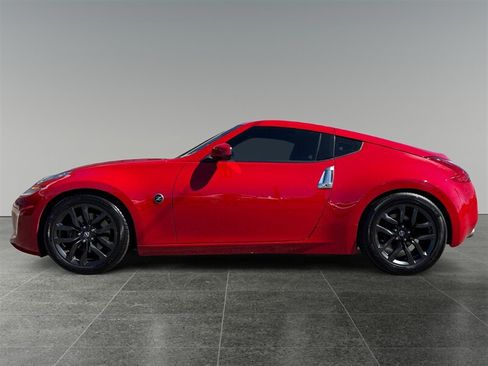 Used 2016 Nissan 370Z Touring RWD image 2