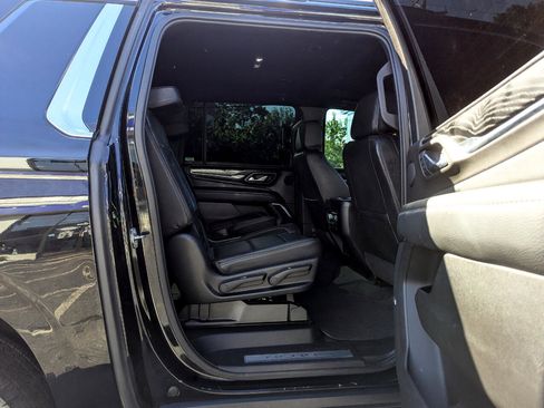 Used 2021 GMC Yukon XL Denali image 43