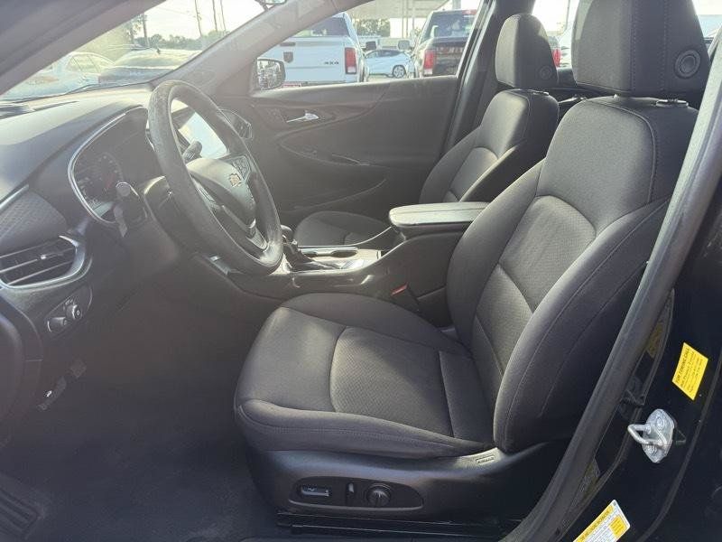 Used 2021 Chevrolet Malibu LT FWD image 9