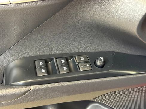 Used 2019 Toyota Camry LE w/ Convenience Package FWD image 19