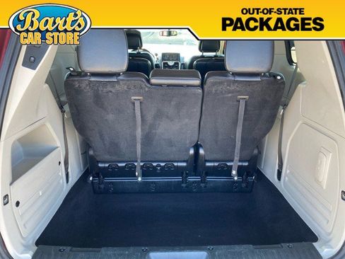 Used 2013 Chrysler Town & Country Touring FWD image 8