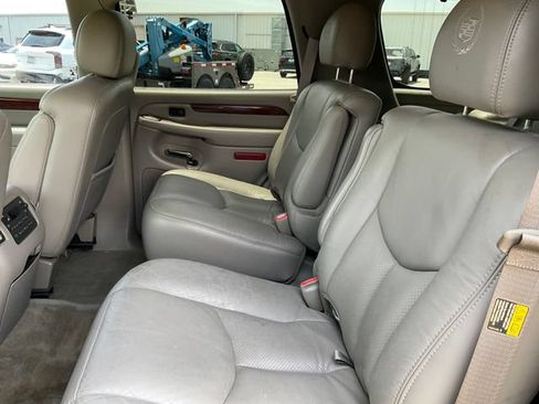 Used 2005 Cadillac Escalade AWD image 16