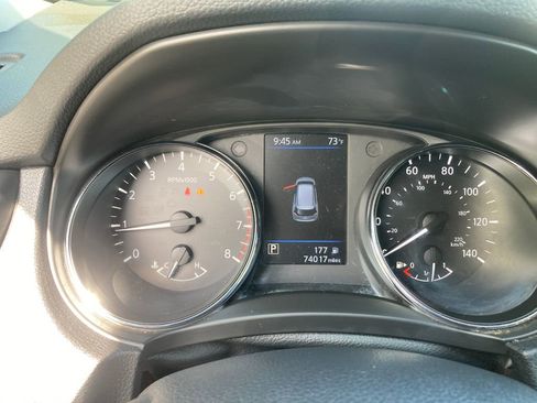 Used 2019 Nissan Rogue SV w/ Sun & Sound Touring Package AWD/4WD image 19