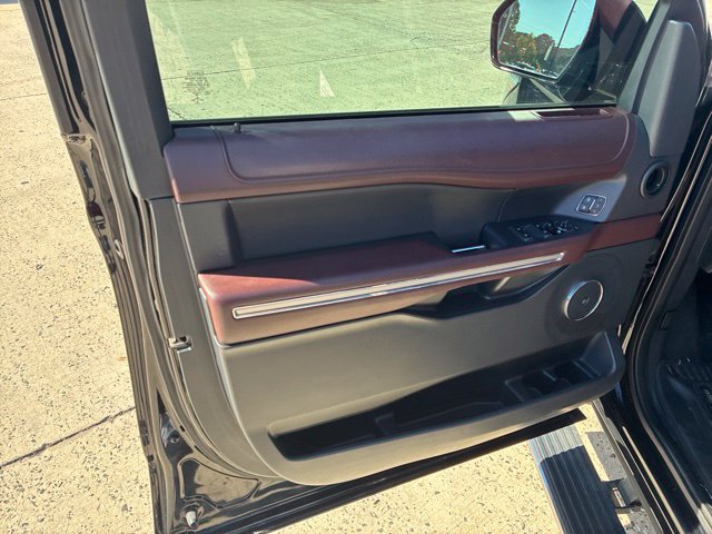 Used 2023 Ford Expedition Limited RWD image 68